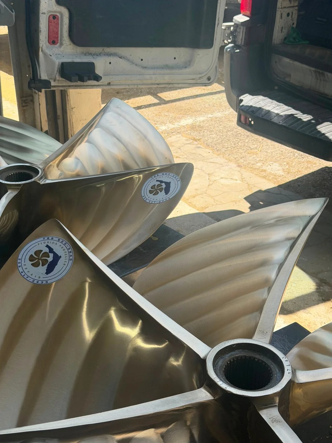 Восстановленные гребные винты с маркировкой Florida Propeller Repair